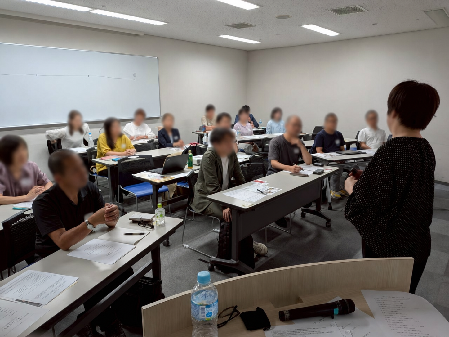 受講生のプライバシーに配慮したコミュニケーション研修の様子